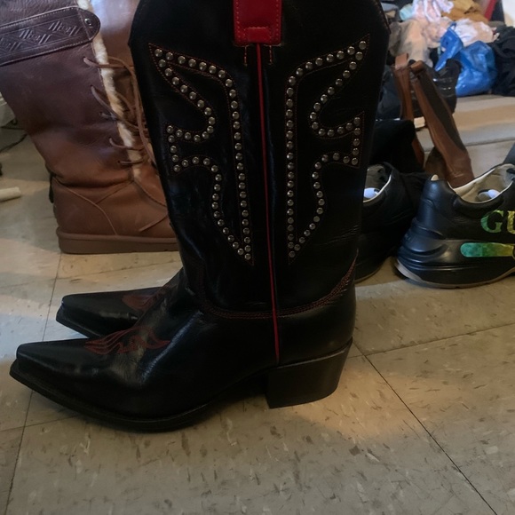 Frye Black Cowboy Red Studded Leather Women’s Western Daisy Duke 77780 - Picture 3 of 14